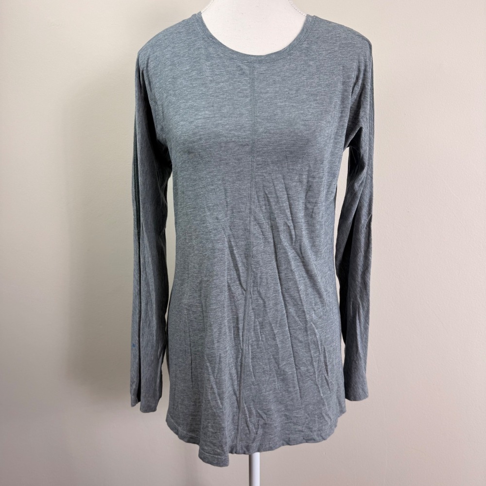 Lululemon Gray Long Sleeve Active Top Thumbholes Ladder Stitch Trim Size 8